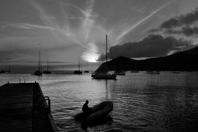 marina barco barcos cais mar arte pintura drama dramático contraste