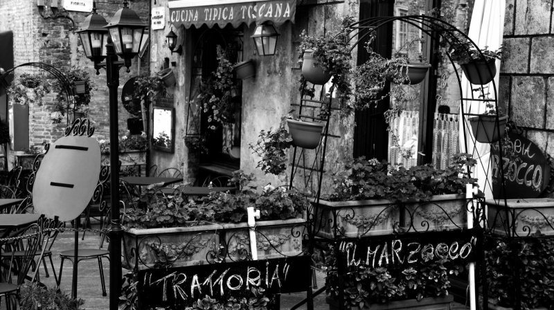 Bar Boteco Dark Mesas Restaurante Cadeiras Vasos Plantas Toscana Itália