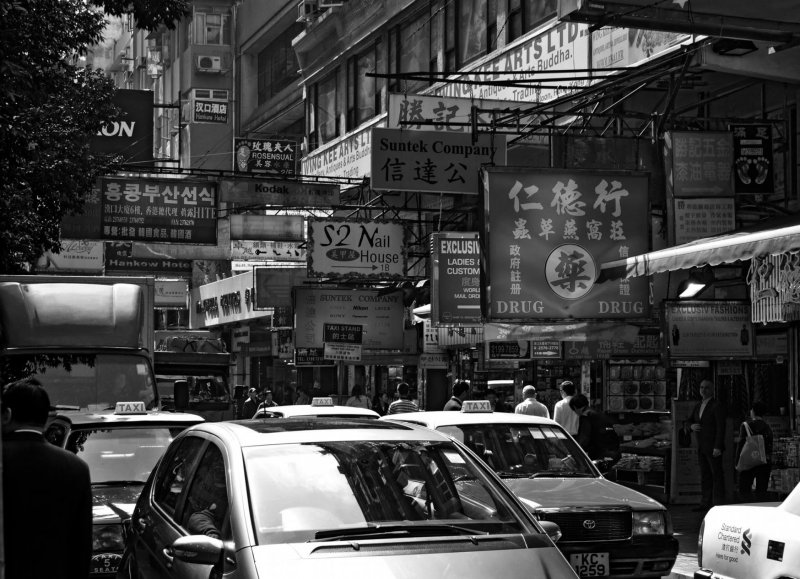 China Hong Kong Movimento Muitas Pessoas Gente Transito Taxi Placas Marcas Marketing Propaganda Venda Compra Procura Comprar Vender Vendas Oferta Demanda Lojas Clientes Vendedores 