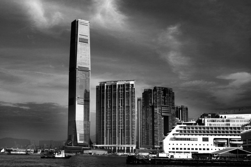 China Hong Kong Prédio Edifício Barco Transatlântico Céu NUVEN Nuvens Tecnologia Moderno Grande Alto Altura Mar Comércio Oceano Porto Transações 