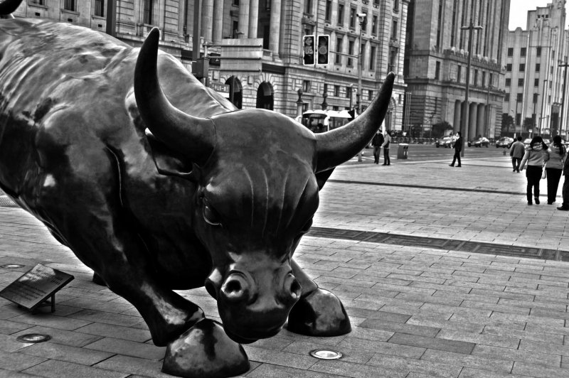 China Shanghai Bull Touro Mercado Financeiro Antigo Cidade Antiga  Prédios Prédio Construção Banco Dinheiro Turismo Ponto Turístico Brabo Encarar Dark xangai shanghai 