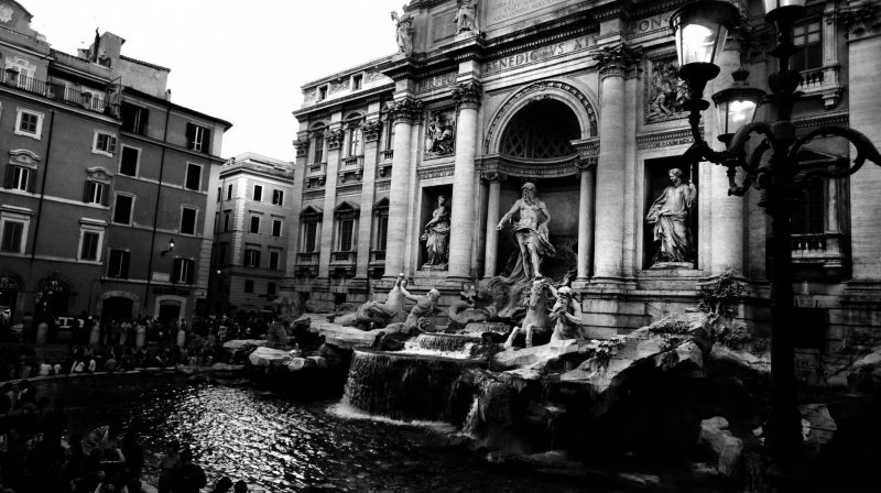 Italia Roma monumento  Fontana di Trevi 