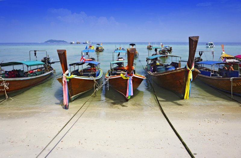 Tailândia koh phi phi barco barcos Ásia férias costa tropical tailândia trópicos baía céu verão parque mar água oceano recife destino paraíso praia  turismo paisagem barco barcos