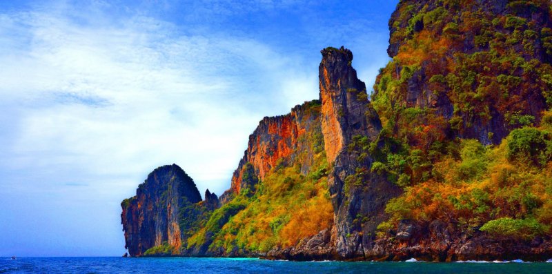 Tailândia koh phi phi montanha morro Ásia férias costa tropical tailândia trópicos baía céu verão parque mar água oceano recife turista destino paraíso praia  turismo paisagem rocha