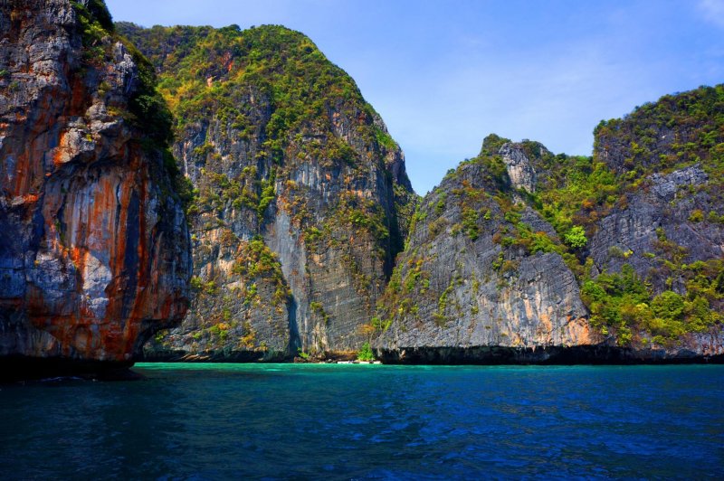 Tailândia koh phi phi montanha morro Ásia férias costa tropical tailândia trópicos baía céu verão parque mar água oceano recife turista destino paraíso praia  turismo paisagem rocha