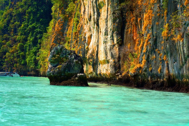 Tailândia koh phi phi montanha morro Ásia férias costa tropical tailândia trópicos baía verão parque mar água oceano recife turista destino paraíso praia  turismo paisagem rocha