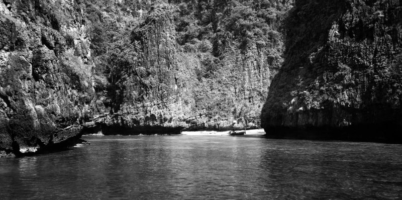 Tailândia koh phi phi montanha morro Ásia férias costa tropical tailândia trópicos baía céu verão parque mar água oceano recife turista destino paraíso praia  turismo paisagem rocha barco