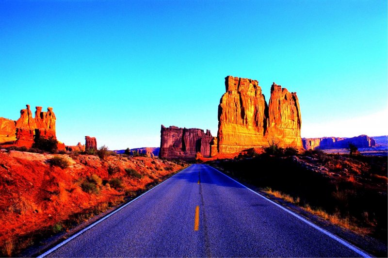 Rua Estados Unidos Montanhas Pedras Calor Quente Horizonte Além Estrada Viagem Deserto Nevada Caminho