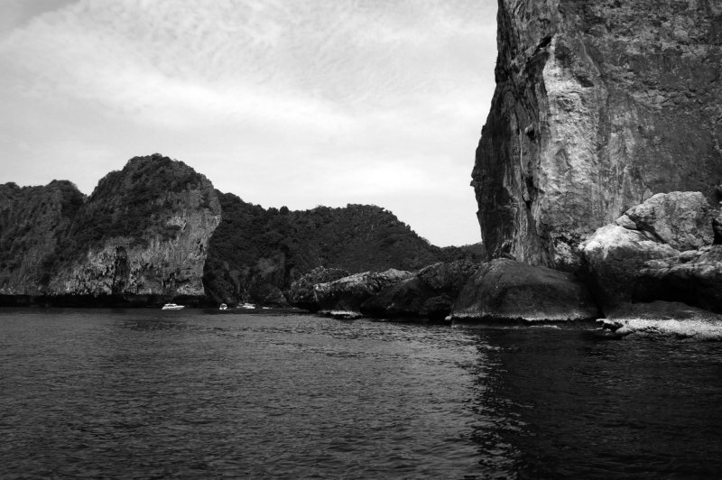 Tailândia koh phi phi barco barcos Ásia férias costa tropical tailândia trópicos baía céu verão parque mar água oceano recife destino paraíso praia  turismo paisagem barco barcos