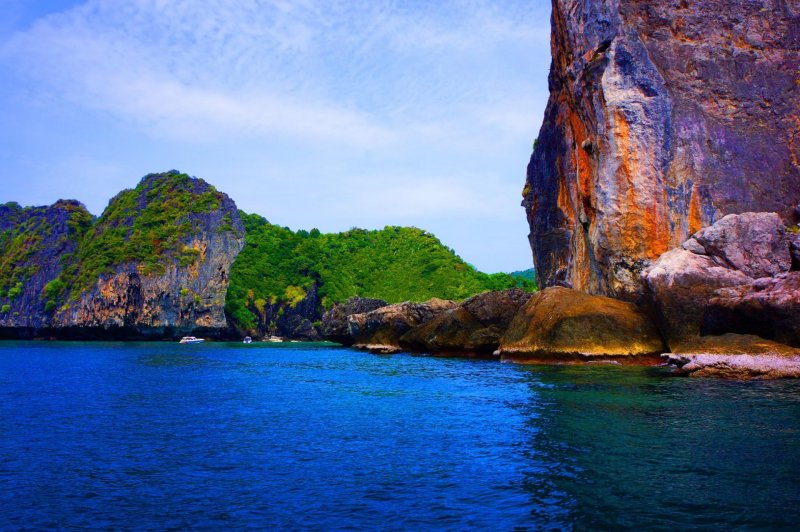 Tailândia koh phi phi barco barcos Ásia férias costa tropical tailândia trópicos baía céu verão parque mar água oceano recife destino paraíso praia  turismo paisagem barco barcos