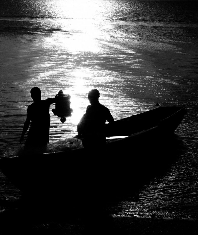 Pescadores pesca Sol Barco Paisagem Mar Lago Pesca Nuvens Nublado Calmo Descanso Trabalho Rede Peixe Beira