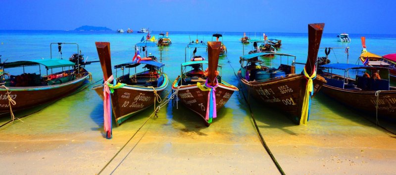 Tailândia koh phi phi barco barcos Ásia férias costa tropical tailândia trópicos baía céu verão parque mar água oceano recife destino paraíso praia  turismo paisagem barco barcos