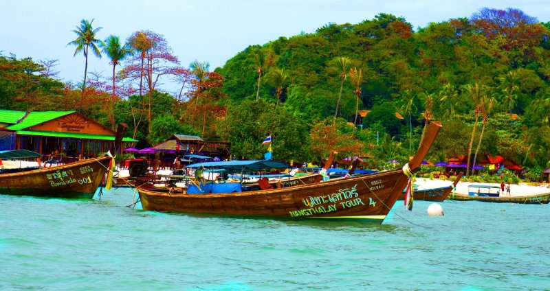 Tailândia koh phi phi barco barcos Ásia férias costa tropical tailândia trópicos baía céu verão parque mar água oceano recife destino paraíso praia  turismo paisagem barco barcos