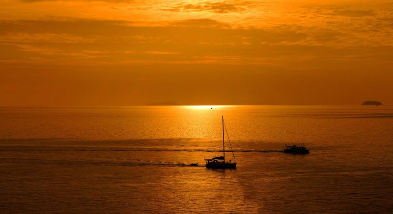 Tailândia koh phi phi Ásia férias costa tropical tailândia trópicos baía céu verão parque mar água oceano recife destino paraíso praia  turismo paisagem por do sol entardecer por-do-sol barco barcos por do sol